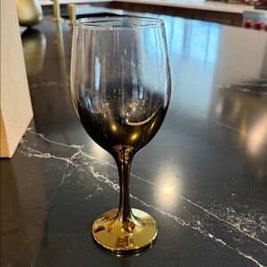 New in box set of 6 Elegant Gold Wine Glass